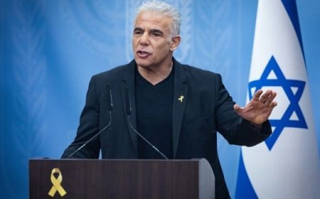 لابيد: نتنياهو مول حماس وغير استراتيجيته الان بضغوط أمريكية