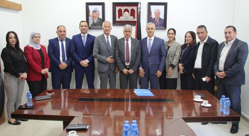 البنك العربي يجدد دعمه لبرنامج "تحسين البيئة المدرسية" بالتعاون مع وزارة التربية والتعليم العالي ومؤسسة إنجاز فلسطين