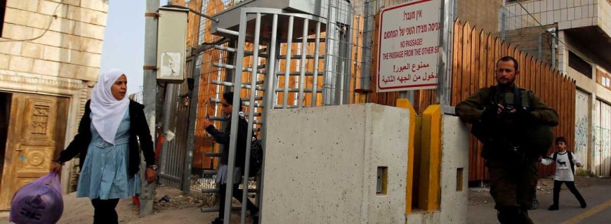 الخليل: الاحتلال يفرض قيودًا على السكان والمستوطنون يحتفلون بعيد "السيدة سارة"