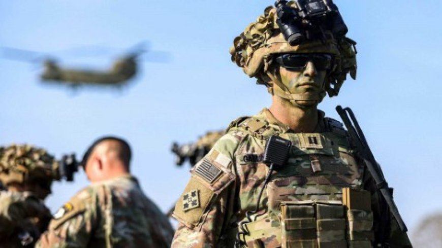 سيناتور ديموقراطي يدعو للجيش الأمريكي بالتمرد والعصيان