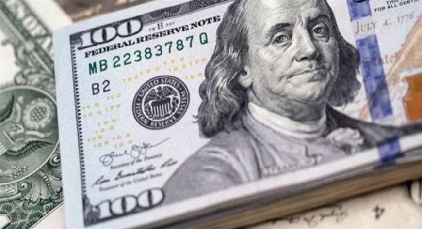 الدولار يتجه نحو أكبر خسارة أسبوعية منذ يوليو 2025