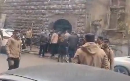 زيارة غامضة: وفد يهودي يدخل معابد حلب تحت حراسة أمنية