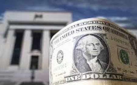 الدولار يتجه لثالث تراجع أسبوعي مع تصاعد توقعات خفض الفائدة وارتفاع اليورو والإسترليني