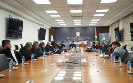 لقاء حكومي- إعلامي يناقش تحديات الإذاعات المحلية وسبل دعمها وتعزيز استدامتها