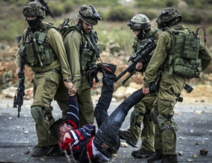 تقرير عبري يفضح إسرائيل.. تدهور خطير في ظروف الأسرى الفلسطينيين داخل سجون الاحتلال… تعذيب ممنهج وجوع حاد