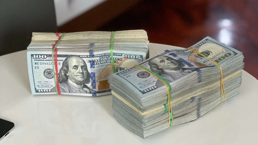 الدولار الأميركي يفقد وزنه.. قرنٌ من التضخم يهبط بقوته الشرائية إلى مستوى تاريخي