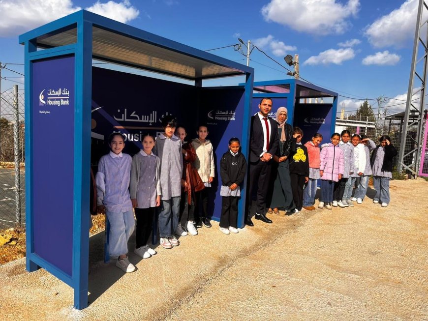 بالتعاون مع بلدية كوبر بنك الإسكان يتبرع بمظلات انتظار