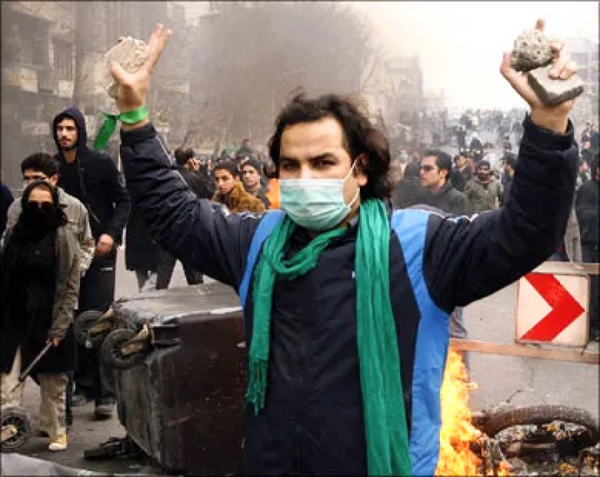 ترامب يهدد إيران بـ”ضربة قوية” بسبب التظاهرات.. والاحتجاجات “الغاضبة” تدخل يومها الثامن وسط توتر ومواجهات دامية