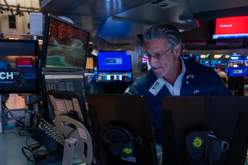 صراع ترامب وباول يربك الأسواق.. الذهب عند قمة تاريخية