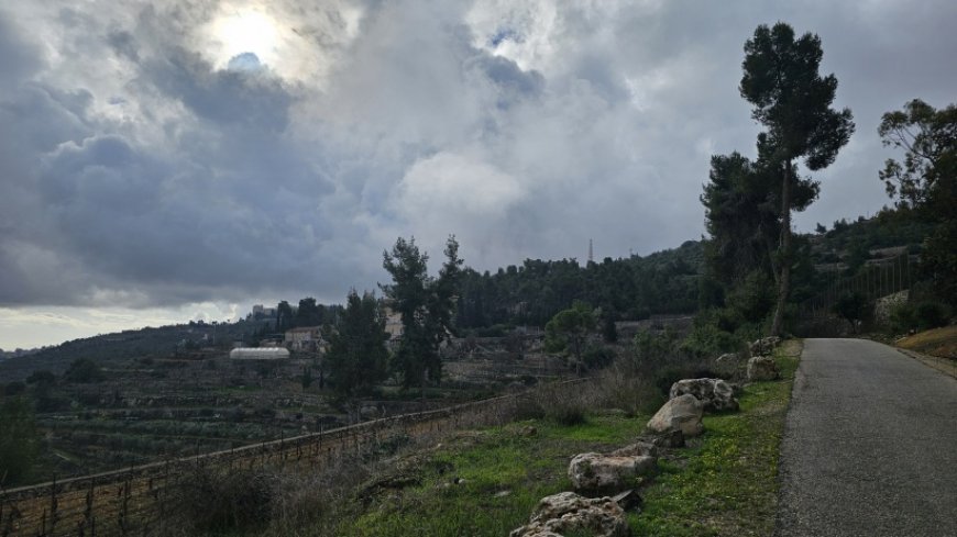 أجواء غائمة جزئيا وباردة