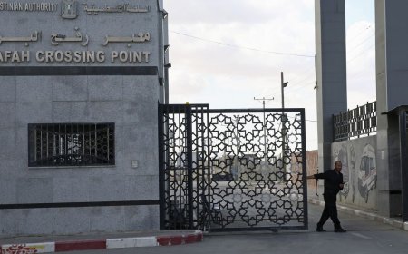 استئناف العمل بمعبر رفح و وصول اول دفعة عائدين بعد رحلة عذاب