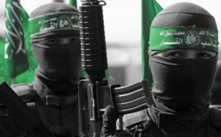 قيادي بحركة “حماس”: المقاومة مستمرة طالما وجد الاحتلال وفلسفة نزع سلاحها “مفارقة عجيبة ووقاحة” مرفوضة