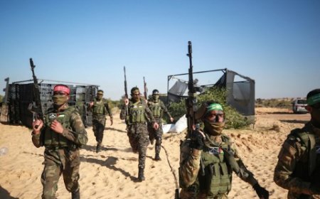 نيويورك تايمز: الخطة الأمريكية لغزة تبقي لحماس أسلحة خفيفة مبدئيا