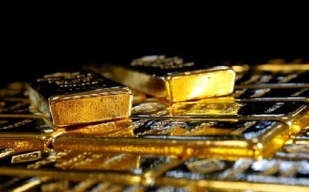 الذهب يغلق مرتفعاً وسط بيانات أميركية ضعيفة وتحرك جديد لتعريفات ترامب