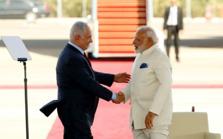 نتنياهو يستقبله بحفاوة: رئيس الوزراء الهندي يصل إلى إسرائيل