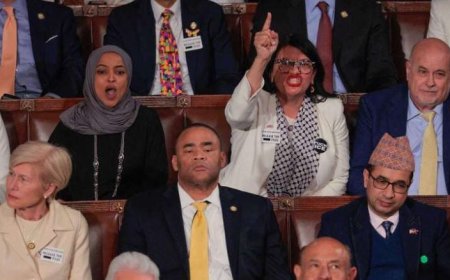 ترامب يطالب بترحيل نائبتين مسلمتين بعد مقاطعتهما لخطابه