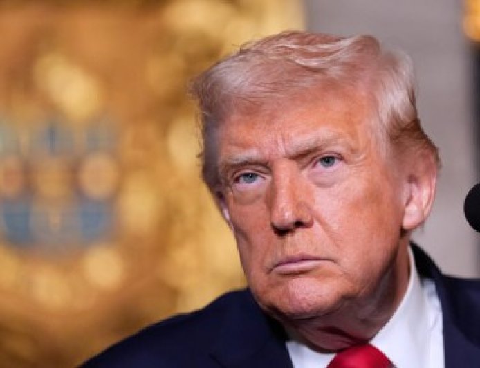 ترامب يأمر بفرض رسوم جمركية على الدول التي تتاجر مع إيران