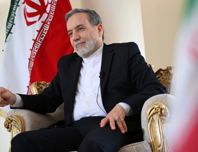 عراقجي: حتى 12 حاملة طائرات لن تجدي نفعا لقد هُزمت أمريكا