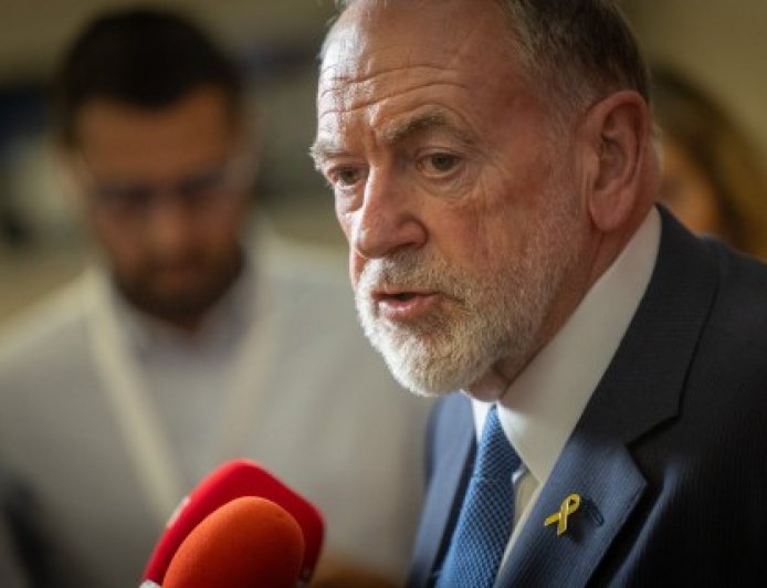 السفير الأمريكي لدى إسرائيل: إذا لم يتم التوصل لاتفاق حول اليورانيوم ومنع انتشار الصواريخ فان ترامب سيهاجم إيران