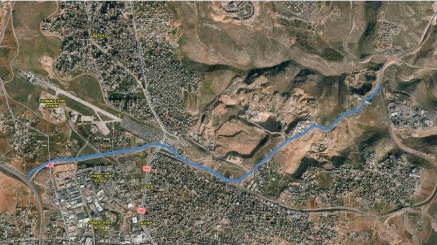 سلطات الاحتلال تبدأ بشق "شارع 45" الاستيطاني شمال القدس