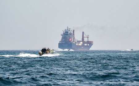 التوترات في مضيق هرمز تكدس الحاويات العالمية