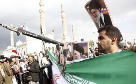 "بلومبرغ": إسرائيل تخطط لإقامة قاعدة متقدمة مقابل الحوثيين في موقع استراتيجي