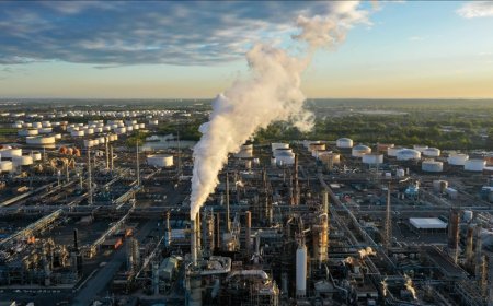 قفزة تاريخية للنفط.. حرب إيران تدفع الأسعار نحو أكبر مكاسب شهرية