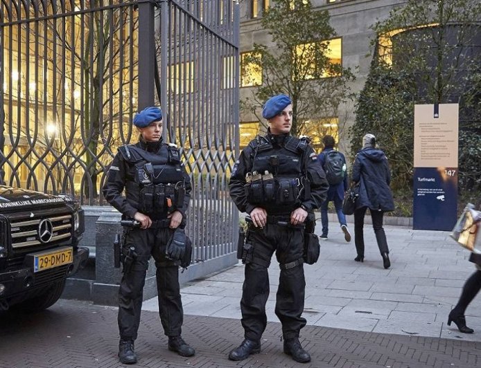 انفجار يستهدف مدرسة يهودية في أمستردام