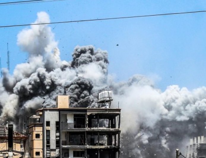 شهداء وإصابات بينهم جنود لبنانيين بغارات إسرائيلية عنيفة على عدة مناطق في لبنان وتوغل واسع في الجنوب