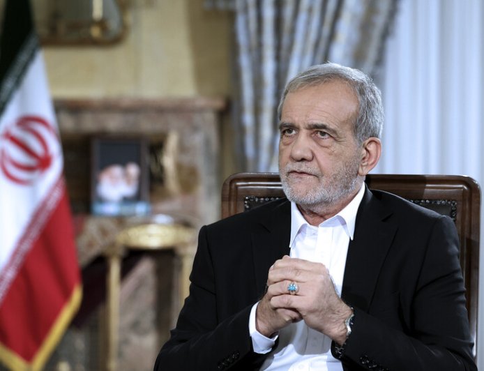 بزشكيان يوجه رسالة لدول المنطقة: لا تكونوا منصة للحرب ضد إيران