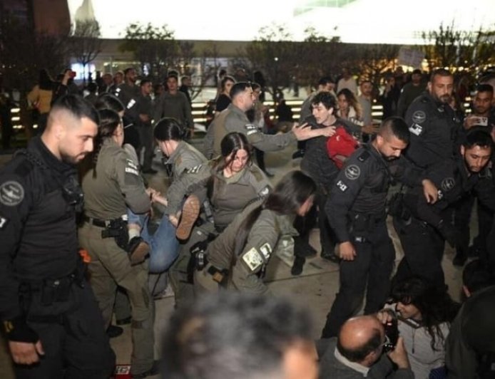 اتساع رقعة الاحتجاجات ضد الحرب.. الشرطة الإسرائيلية تستخدم القمع وتعتقل 18 متظاهرا