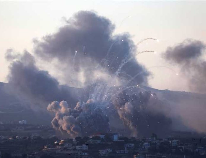 ارات اسرائيلية وصواريخ من لبنان... دول اوروبا تدعو تل ابيب لوقف الحرب وتحذرها