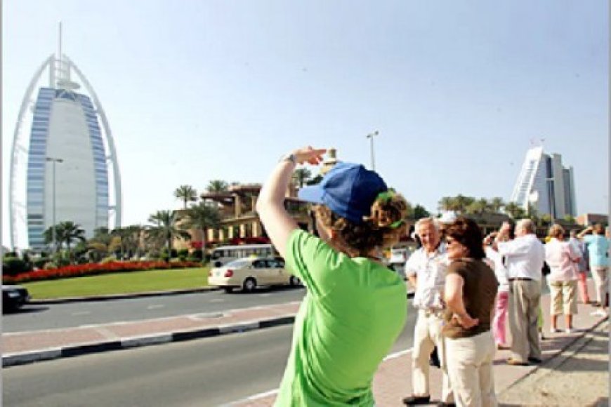 غياب السياح في دبي يعرّض آلاف الموظفين ذوي الأجور المنخفضة لخطر فقدان عملهم