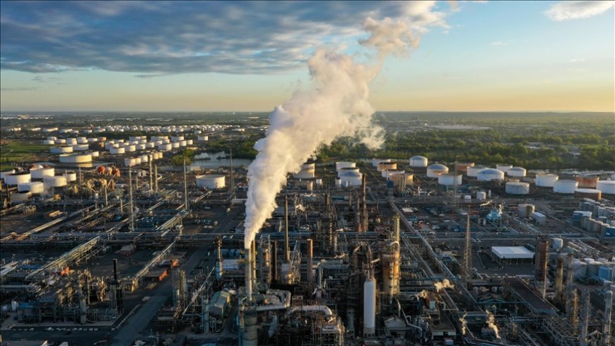 قفزة تاريخية للنفط.. حرب إيران تدفع الأسعار نحو أكبر مكاسب شهرية