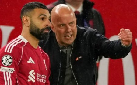 أسطورة ليفربول يهاجم سلوت بسبب صلاح