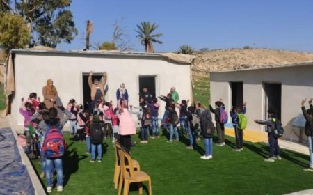 مستوطنون يهدمون مدرسة المالح في الأغوار الشمالية
