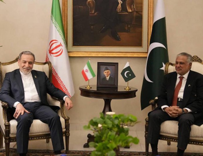 عراقجي يسلم عاصم منير الرد الإيراني على المقترحات الأميركية