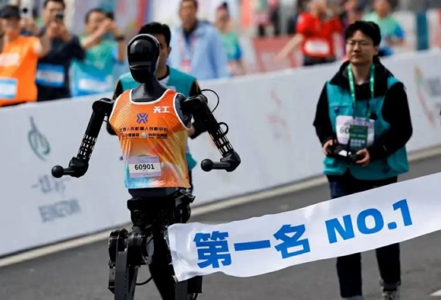 أكثر من 300 روبوت بشري يشاركون في ماراثون الصين لاختبار قدراتهم