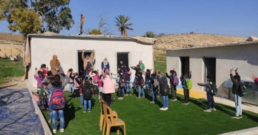 مستوطنون يهدمون مدرسة المالح في الأغوار الشمالية