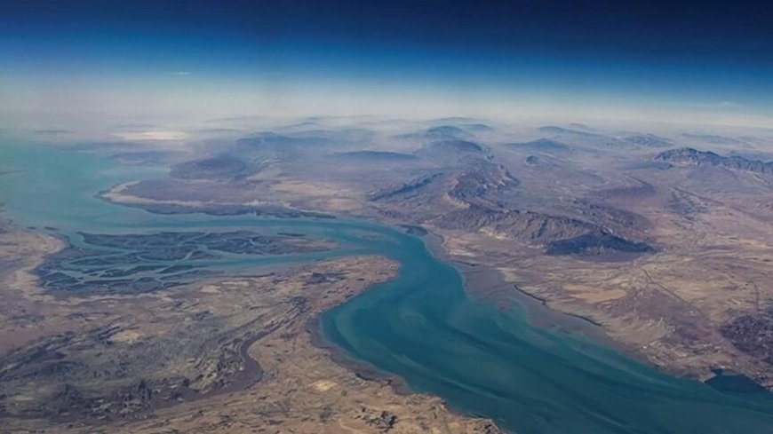 إيران: تحويل عائدات مضيق هرمز إلى حساب البنك المركزي