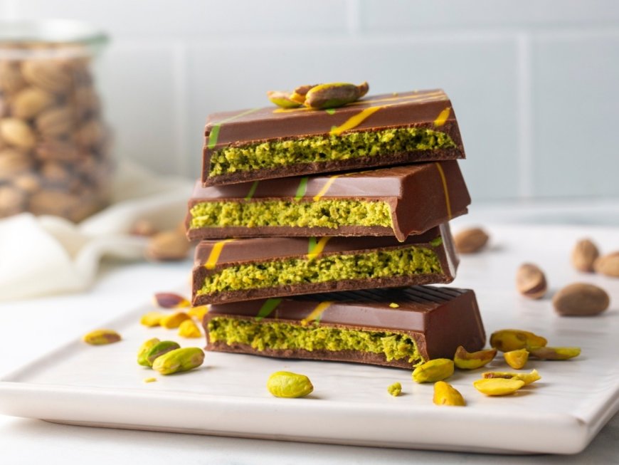 حرب إيران تشعل أسعار الفستق وسط جنون عالمي بـ«شوكولاتة دبي»