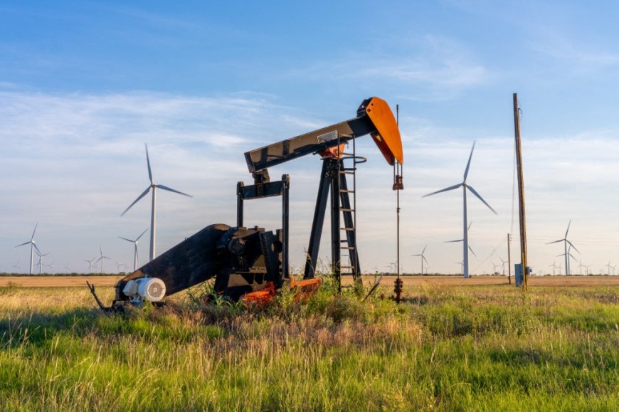 تباين أسعار النفط وسط ترقب الأسواق لتداعيات خروج الإمارات من منظمة أوبك