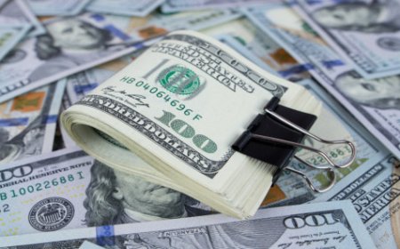 الدولار قرب أعلى مستوى في أسبوع وسط تعثر مفاوضات إيران