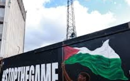 جدارية بملعب “داليمونت بارك” توثق يامال ملوحا بعلم فلسطين