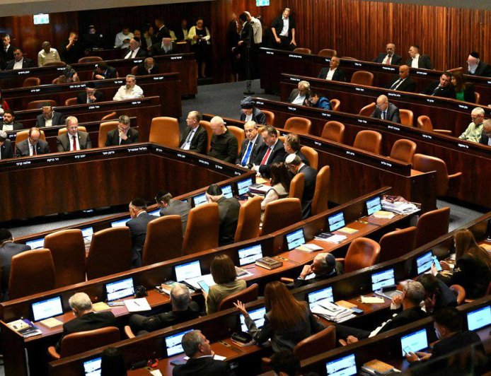 بالقراءة التمهيدية: تصويت بالإجماع في الكنيست على حله بتأييد من الإئتلاف والمعارضة