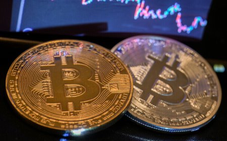 البيتكوين بين الفائدة والتصفيات.. فرصة شراء أم مزيد من الهبوط؟