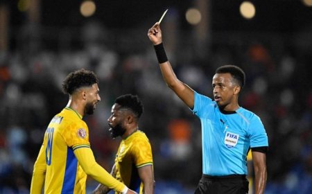 أمريكا تمنع دخول حكم صومالي للمشاركة في إدارة مباريات كأس العالم.. والفيفا يعلق