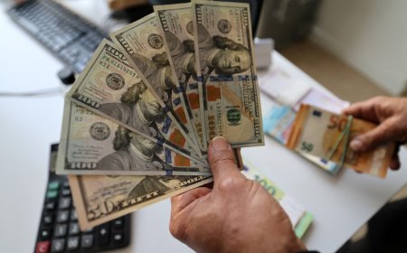 الدولار عند أدنى مستوى في 10 أيام بعد الاتفاق الأميركي الإيراني