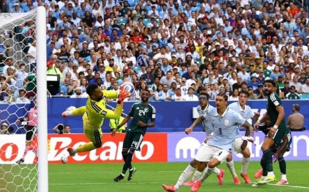 قائد الأوروغواي وريال مدريد ينحني أمام إبداع العويس