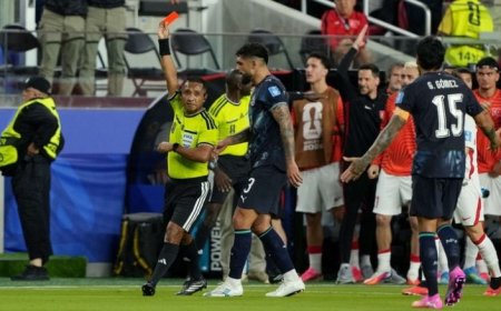 ألميرون يدخل التاريخ كأول ضحية لقانون تغطية الفم في المونديال